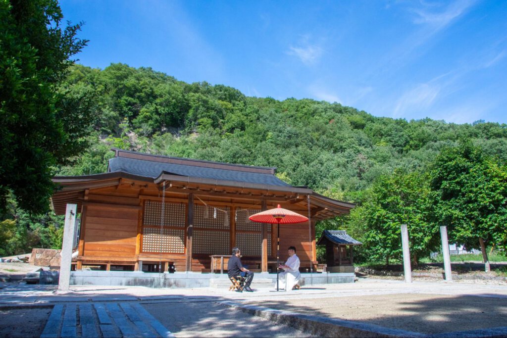 128の神々を祀る神社の宮司がロックオン♡出会いで感じたシナジーが映像芸術へと昇華