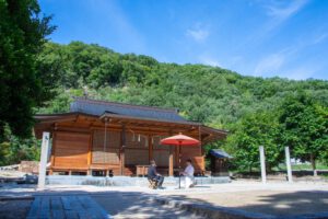128の神々を祀る神社の宮司がロックオン♡出会いで感じたシナジーが映像芸術へと昇華